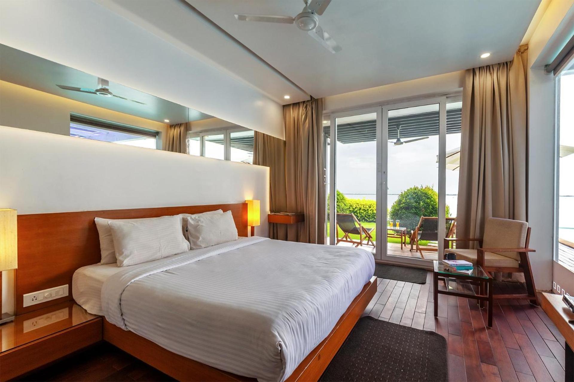 Stayvista At The Rain - River Villa With Infinity Pool Alappuzha Extérieur photo