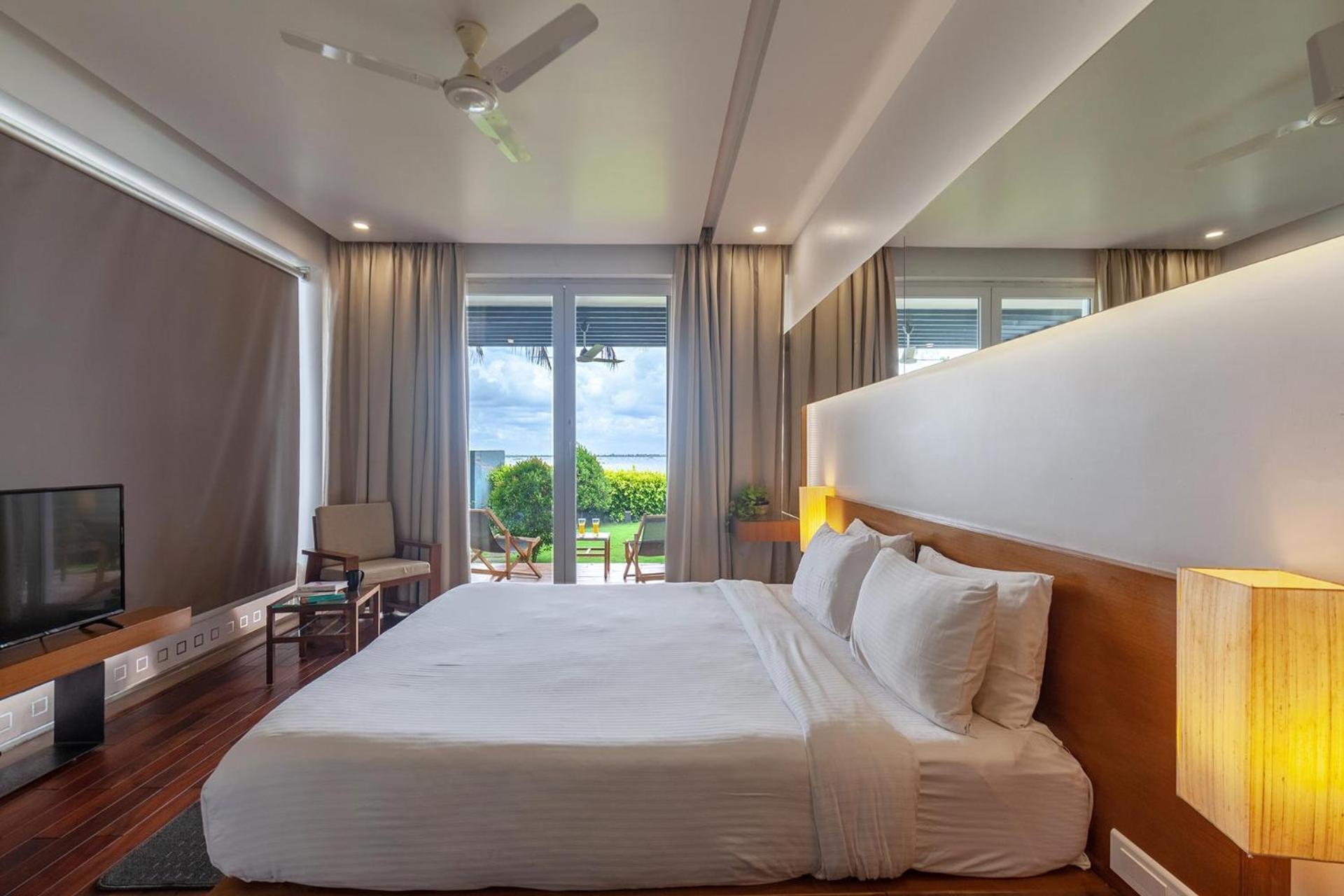 Stayvista At The Rain - River Villa With Infinity Pool Alappuzha Extérieur photo